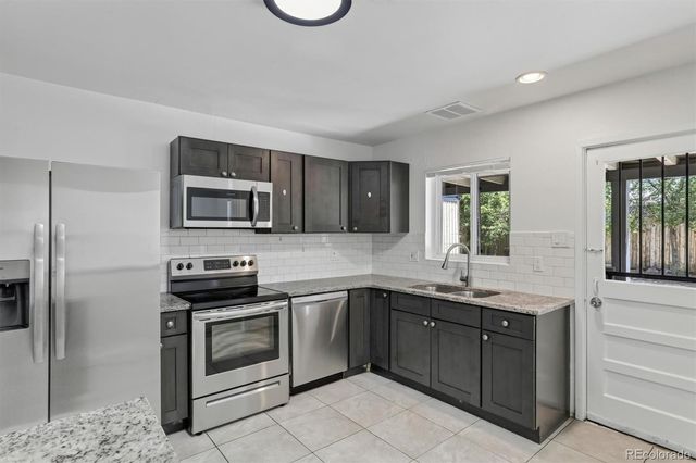 900 Quentin Street, Aurora, CO 80011