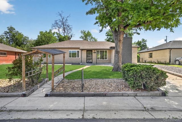 900 Quentin Street, Aurora, CO 80011