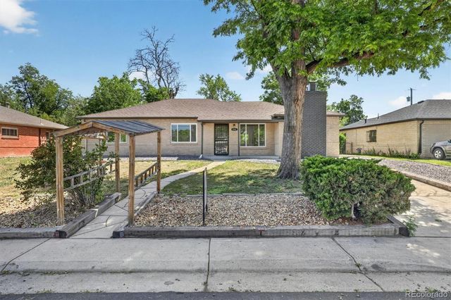 900 Quentin Street, Aurora, CO 80011