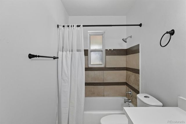 900 Quentin Street, Aurora, CO 80011