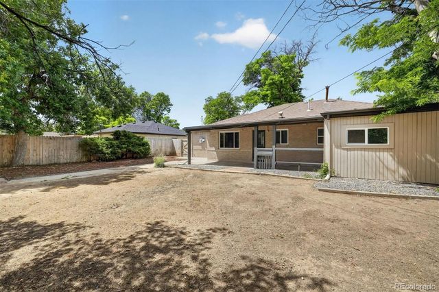 900 Quentin Street, Aurora, CO 80011