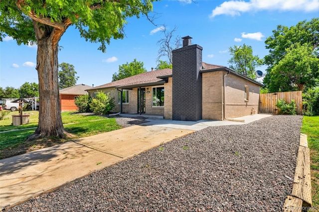 900 Quentin Street, Aurora, CO 80011