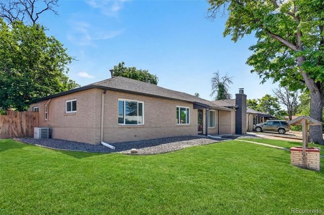 900 Quentin Street, Aurora, CO 80011