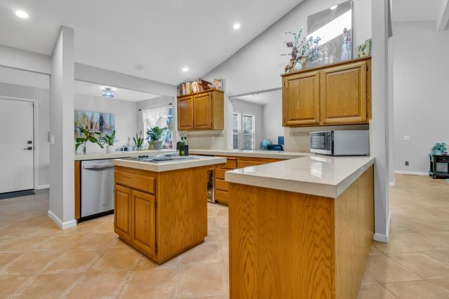 104 Winding Canyon Ln, Folsom, CA 95630