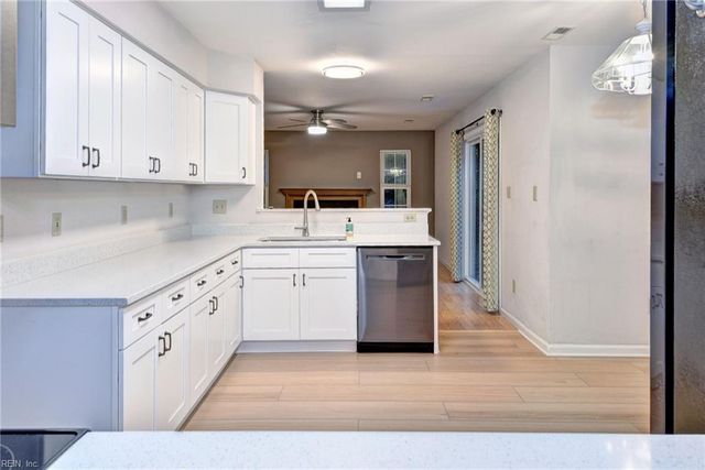 306 Meadowlake RD, Yorktown, VA 23693