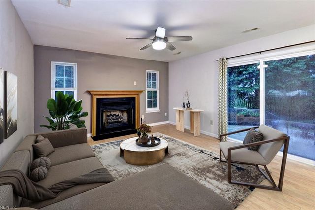 306 Meadowlake RD, Yorktown, VA 23693