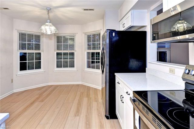 306 Meadowlake RD, Yorktown, VA 23693