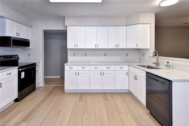 306 Meadowlake RD, Yorktown, VA 23693