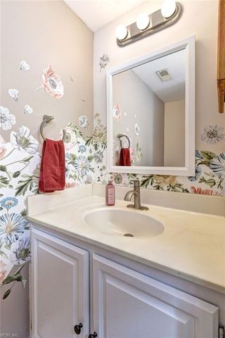 306 Meadowlake RD, Yorktown, VA 23693