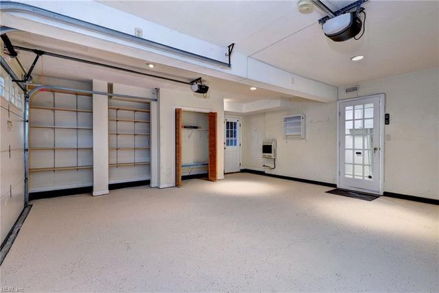 306 Meadowlake RD, Yorktown, VA 23693
