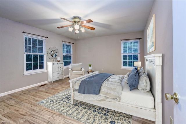 306 Meadowlake RD, Yorktown, VA 23693