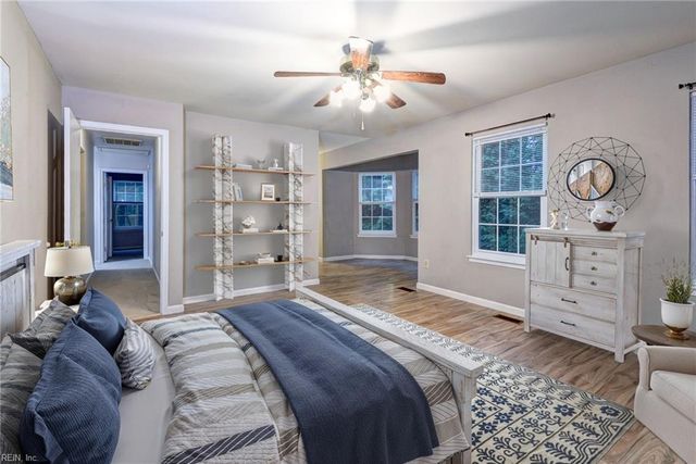 306 Meadowlake RD, Yorktown, VA 23693