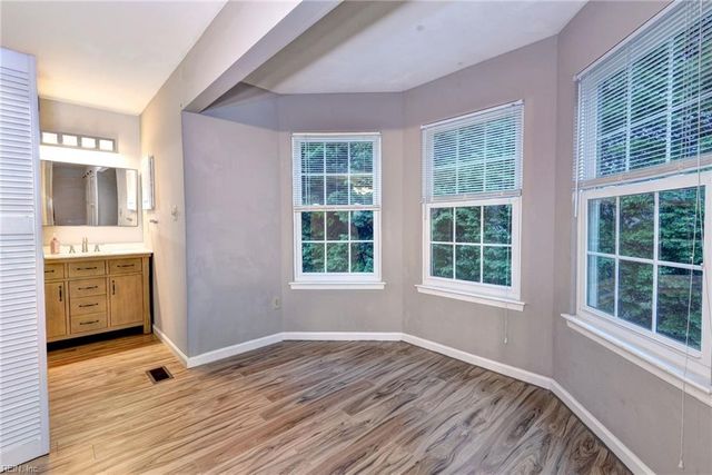 306 Meadowlake RD, Yorktown, VA 23693