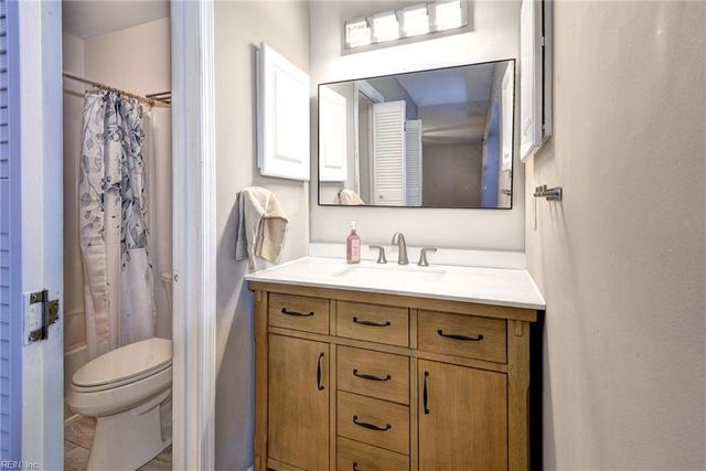 306 Meadowlake RD, Yorktown, VA 23693