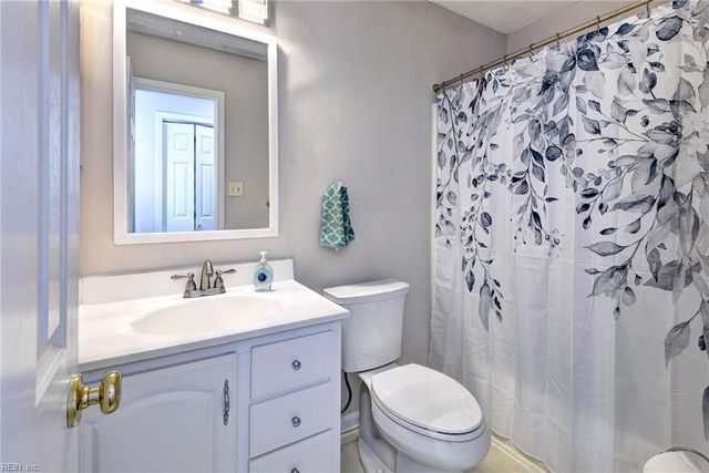 306 Meadowlake RD, Yorktown, VA 23693