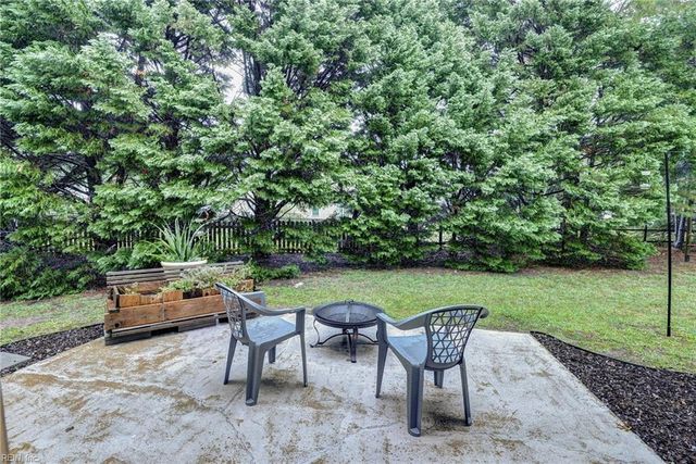 306 Meadowlake RD, Yorktown, VA 23693