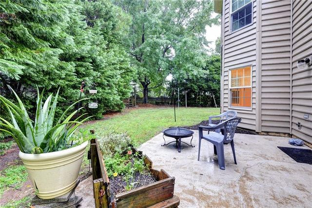 306 Meadowlake RD, Yorktown, VA 23693
