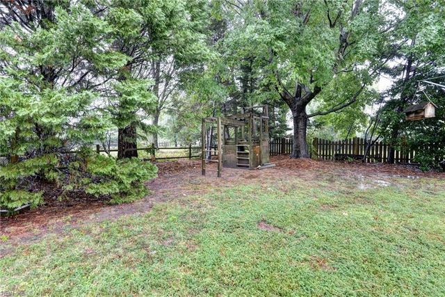 306 Meadowlake RD, Yorktown, VA 23693