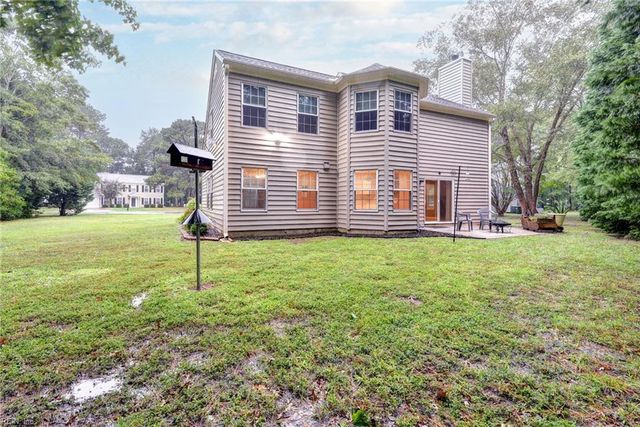 306 Meadowlake RD, Yorktown, VA 23693