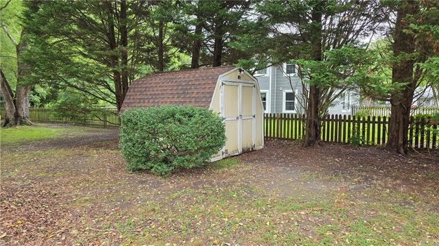 306 Meadowlake RD, Yorktown, VA 23693