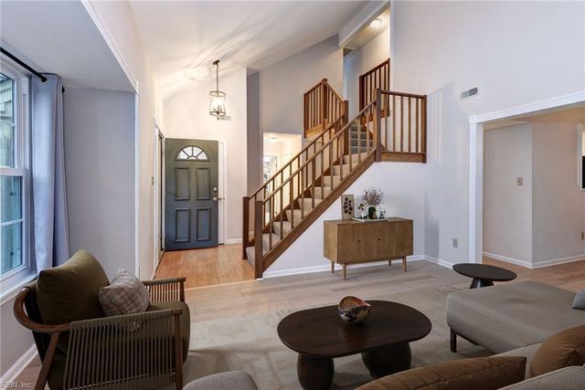 306 Meadowlake RD, Yorktown, VA 23693