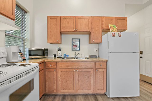 1702 W Dean Ave, Spokane, WA 99201