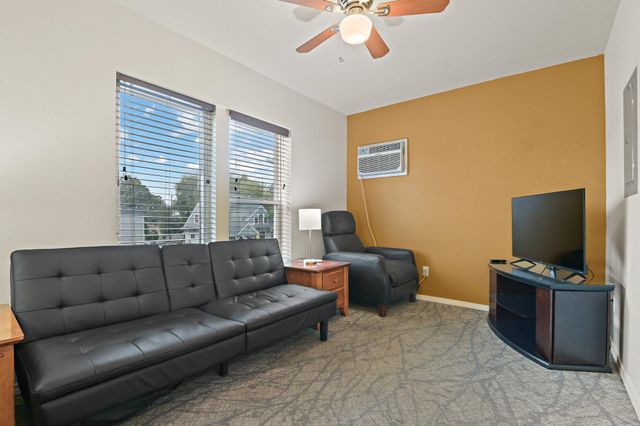 1702 W Dean Ave, Spokane, WA 99201