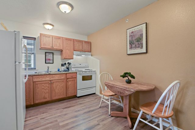 1702 W Dean Ave, Spokane, WA 99201