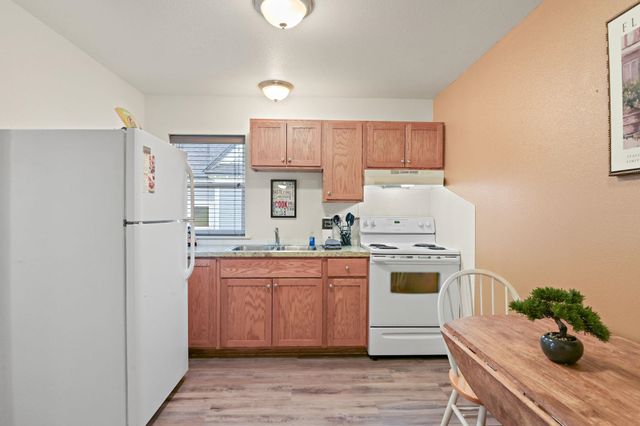 1702 W Dean Ave, Spokane, WA 99201