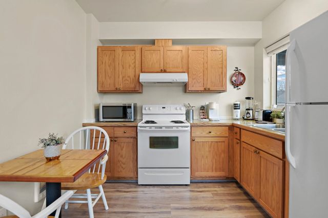 1702 W Dean Ave, Spokane, WA 99201