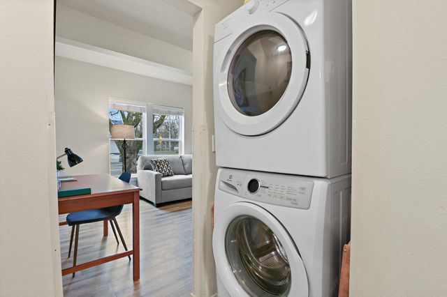 1702 W Dean Ave, Spokane, WA 99201