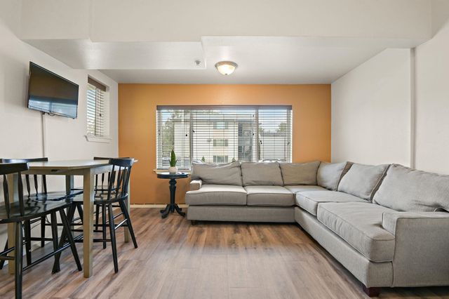 1702 W Dean Ave, Spokane, WA 99201