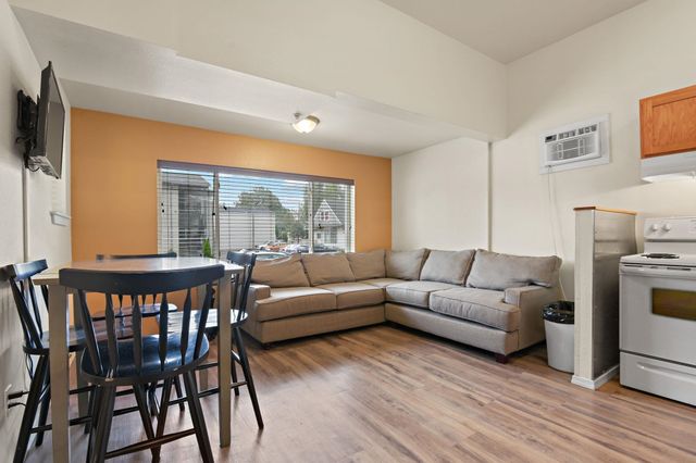 1702 W Dean Ave, Spokane, WA 99201