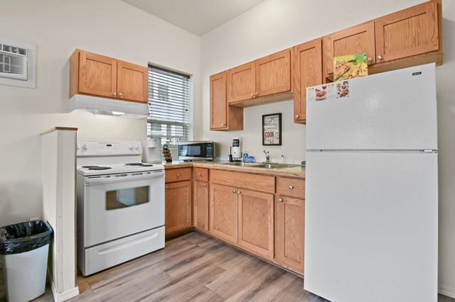 1702 W Dean Ave, Spokane, WA 99201