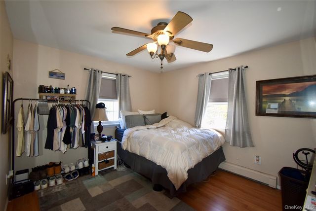 55 Willow Lane, Lindenhurst, NY 11757