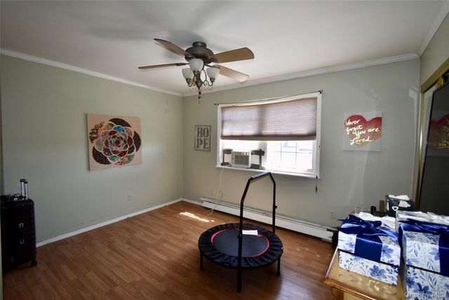 55 Willow Lane, Lindenhurst, NY 11757
