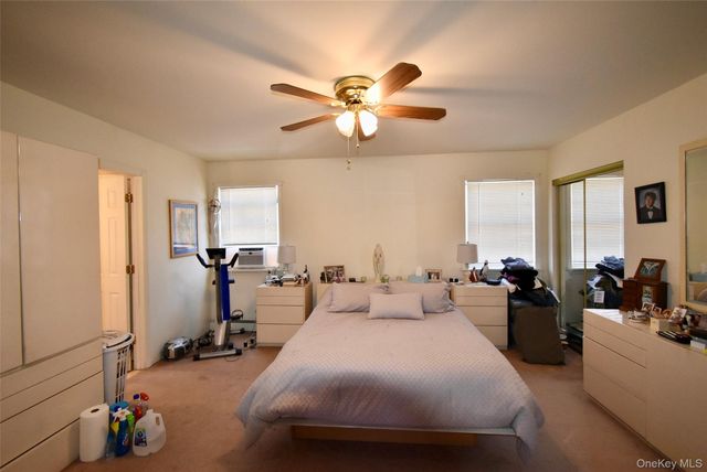 55 Willow Lane, Lindenhurst, NY 11757