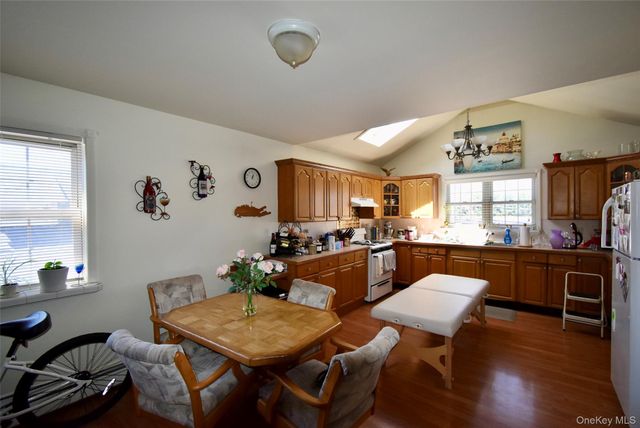 55 Willow Lane, Lindenhurst, NY 11757
