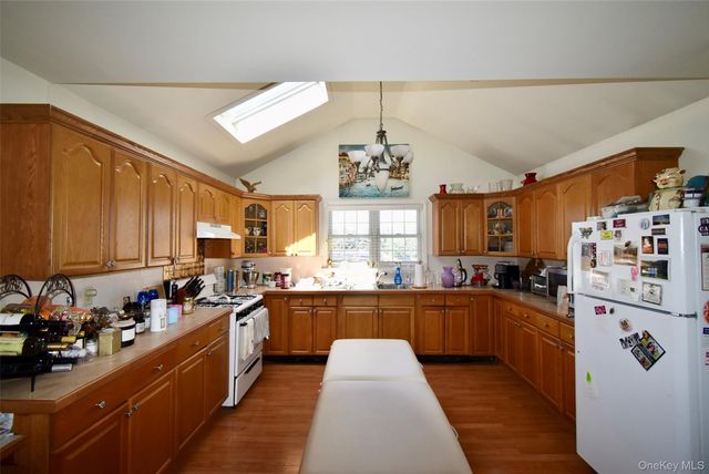 55 Willow Lane, Lindenhurst, NY 11757