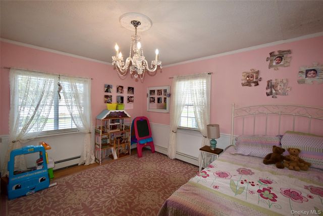 55 Willow Lane, Lindenhurst, NY 11757