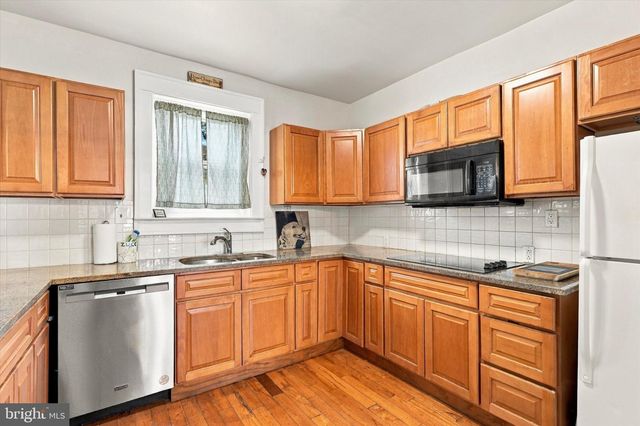 10 W TOWNSHIP LINE RD, Norristown, PA 19401