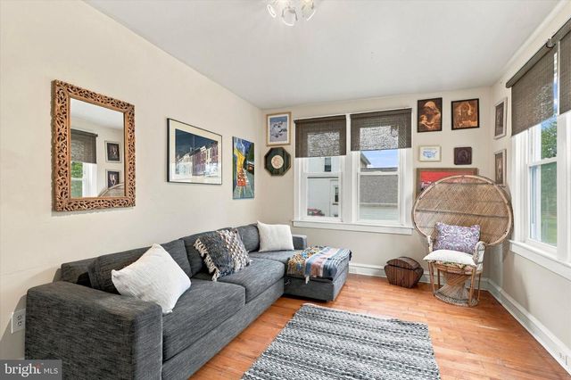 10 W TOWNSHIP LINE RD, Norristown, PA 19401