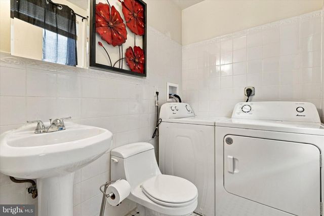 10 W TOWNSHIP LINE RD, Norristown, PA 19401