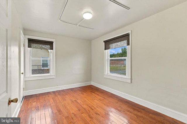 10 W TOWNSHIP LINE RD, Norristown, PA 19401