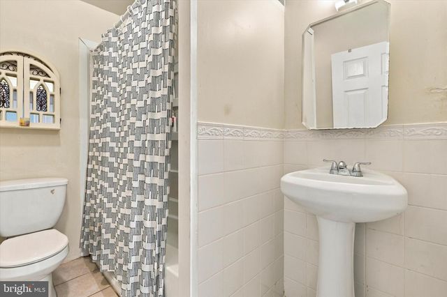 10 W TOWNSHIP LINE RD, Norristown, PA 19401