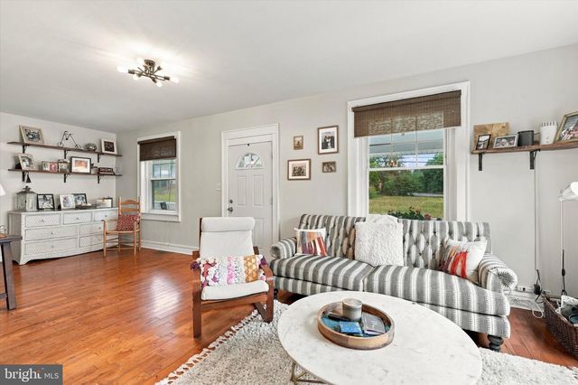 10 W TOWNSHIP LINE RD, Norristown, PA 19401