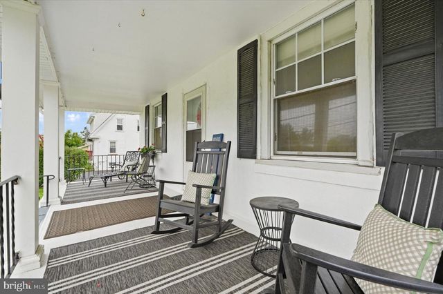 10 W TOWNSHIP LINE RD, Norristown, PA 19401