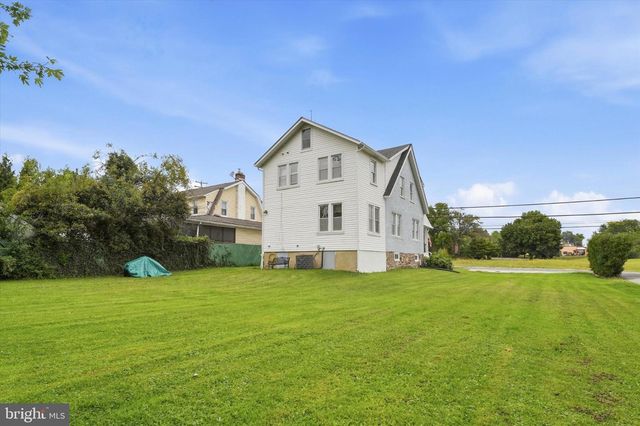 10 W TOWNSHIP LINE RD, Norristown, PA 19401