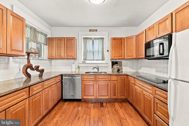 10 W TOWNSHIP LINE RD, Norristown, PA 19401