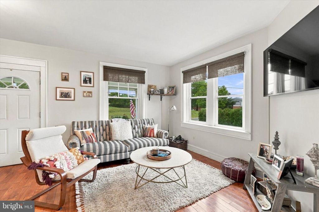 10 W TOWNSHIP LINE RD, NORRISTOWN, PA 19401 — photo 2